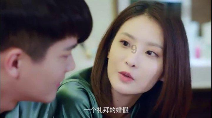 宋慧乔机场生图惊艳网友，42岁状态如少女，长红27年的秘诀揭秘